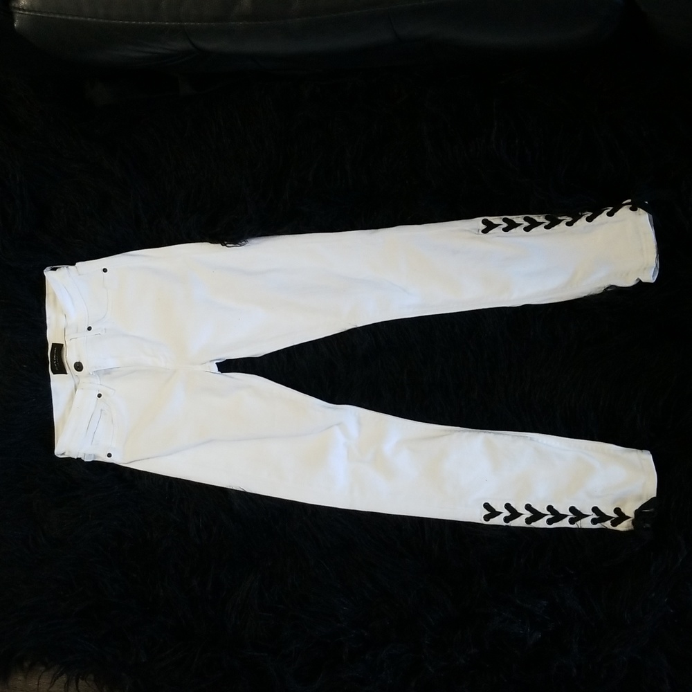 Black Orchid 26 skinny/crop white stretch jeans with black lace up detail